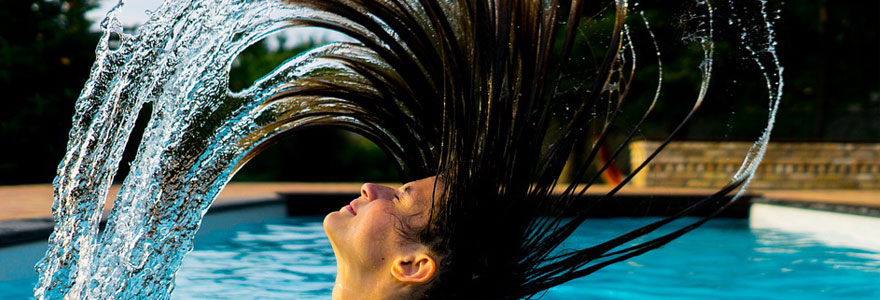 fille piscine cheveux